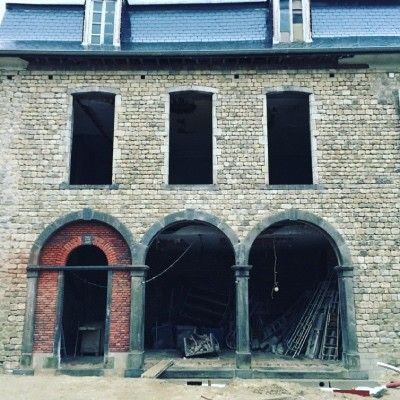 restauration d'une façade du château de Houtain-le-val