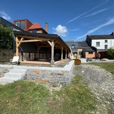 Maçonnerie de pierre semi-sèche et pavage en briques